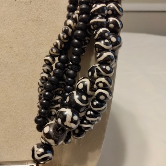 Iris Apfel & Bajalia Silver Toned Metal & Black/White Chunky Statement Necklace - Picture 10 of 11